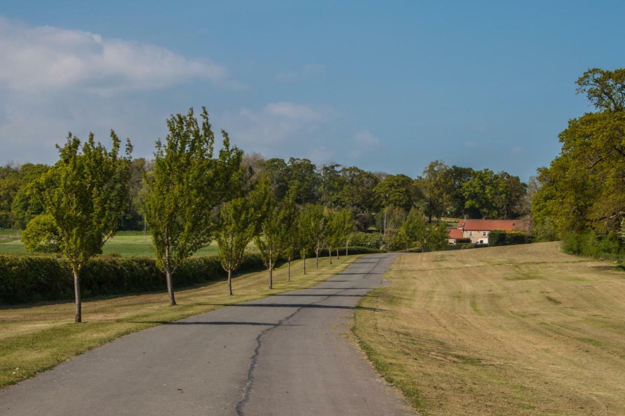 High Oaks Grange - Cottages Пикъринг Екстериор снимка